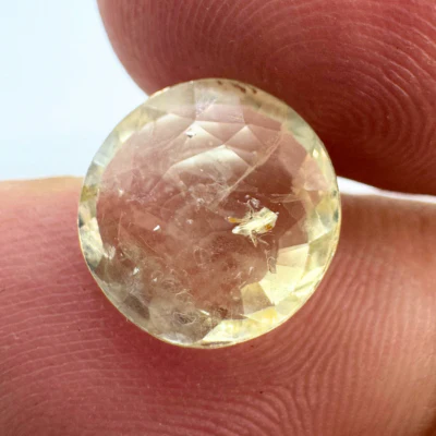 Yellow Sapphire (Pukhraj- 4.15 cts) - Ceylonese - Image 3