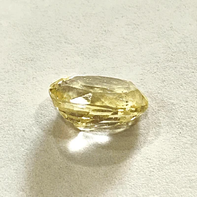 Yellow Sapphire (Pukhraj- 4.80 cts) - Ceylonese - Image 2