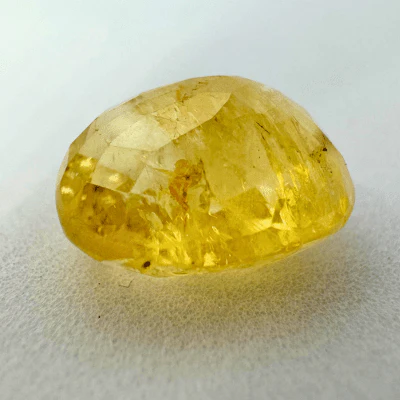 Yellow Sapphire (Pukhraj- 8.15 cts) - Ceylonese - Image 3
